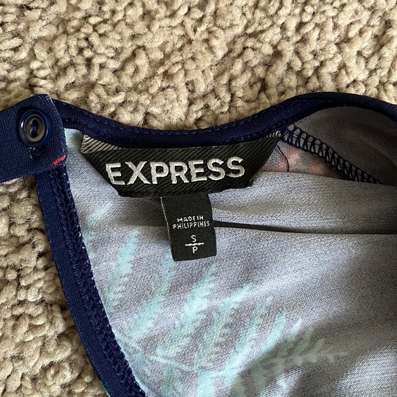 Express/ Romper/ shorts - Picture 4 of 4
